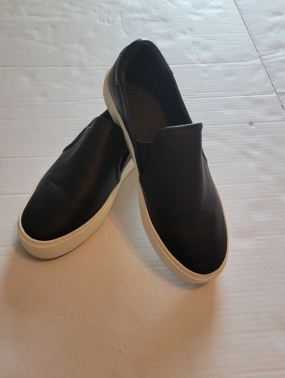 UGG Cas Slip-On Sneakers Women’s Black Leather Casual Comfort Shoes Ladies 10